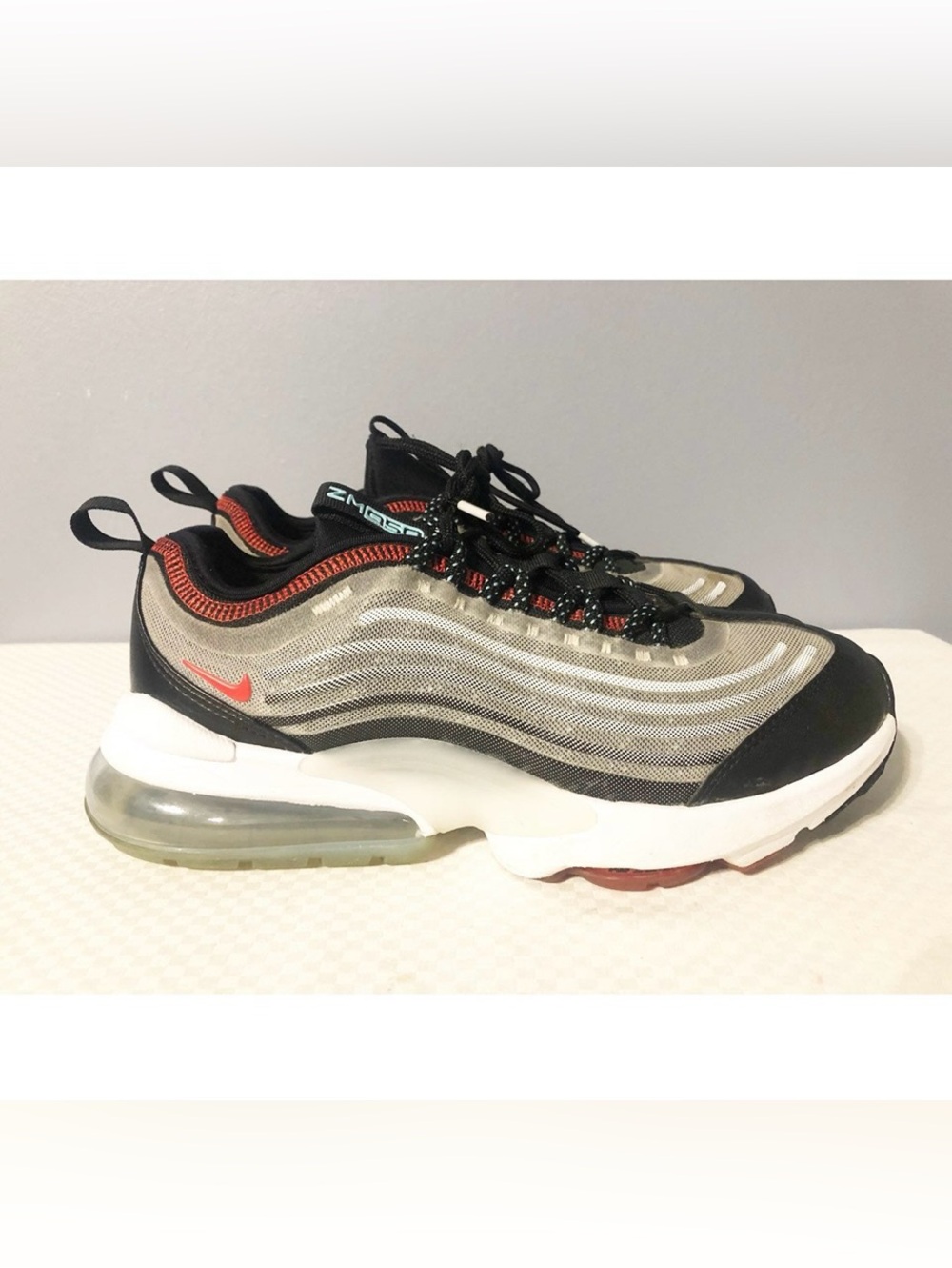 Nike Air Max ZM 950 Sneakers Sz 7Y, CN9835-100, White Chile Red, Grey Black Red